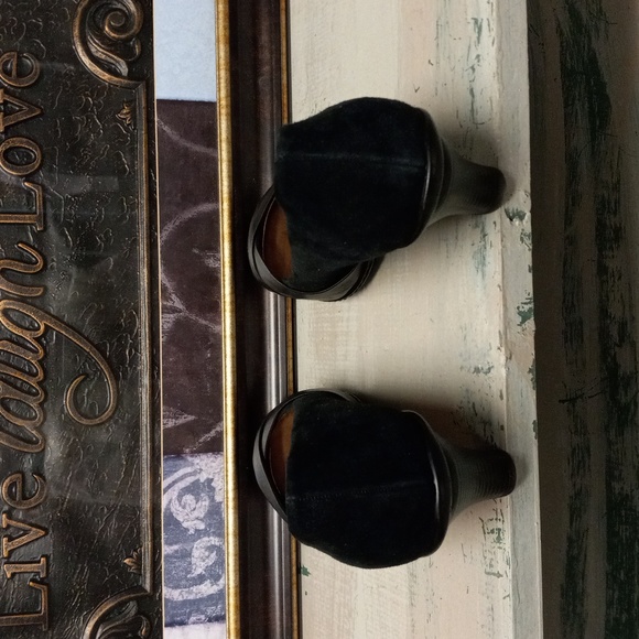 Softspots Black Leather/Suede Heels - Picture 4 of 12